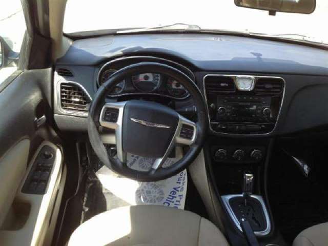 2012 Chrysler 200 Touring 4dr Sedan